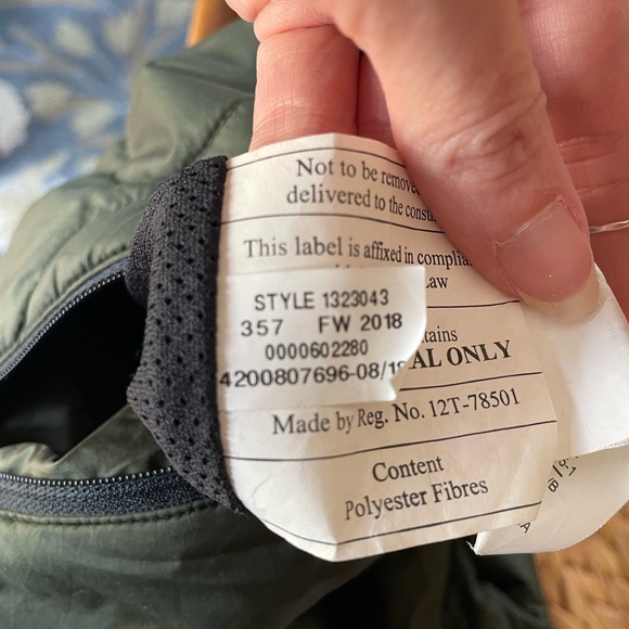 Under Armour Women's Unstoppable Reactor Reversible Bomber Medium - Picture 7 of 13